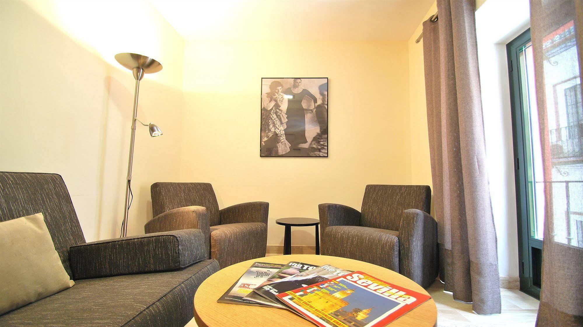 Apartamentos Living Sevilla Centro Maestranza מראה חיצוני תמונה