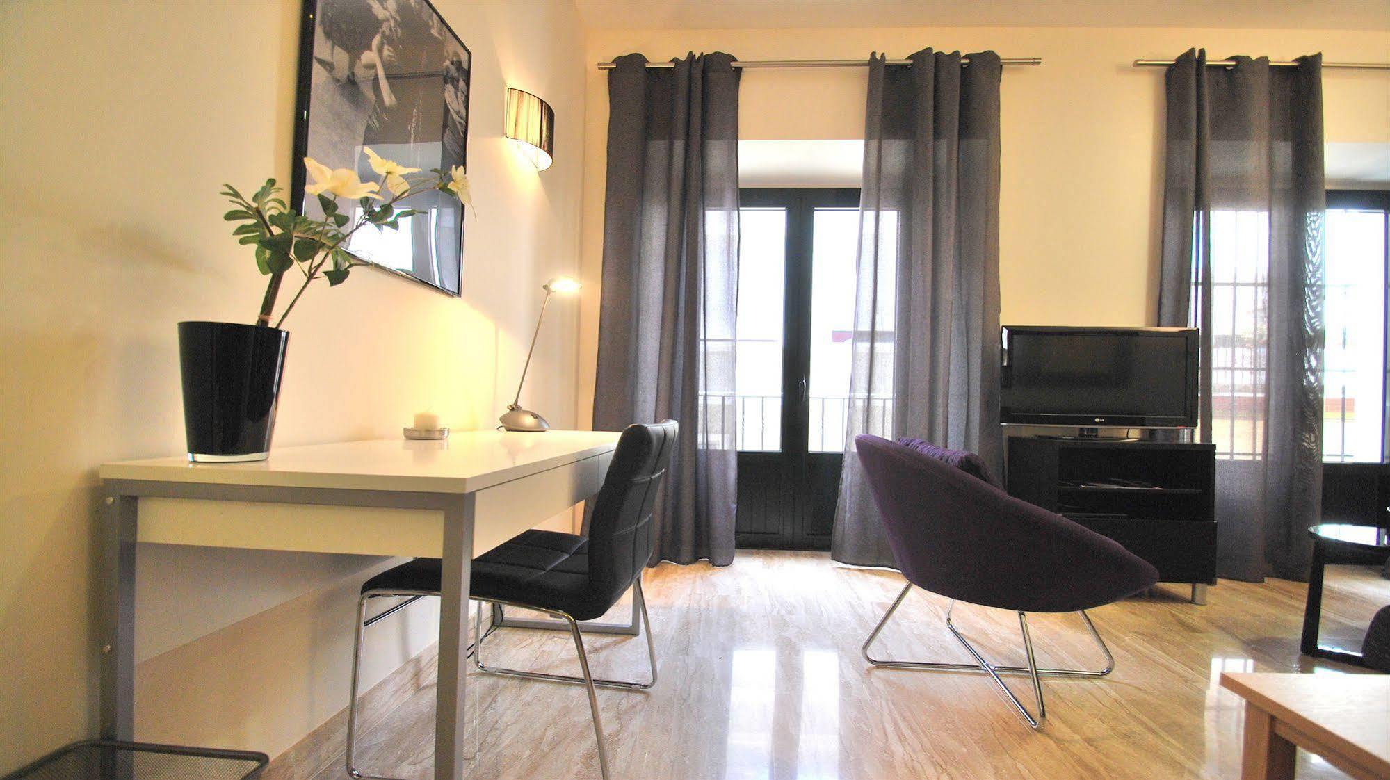 Apartamentos Living Sevilla Centro Maestranza מראה חיצוני תמונה