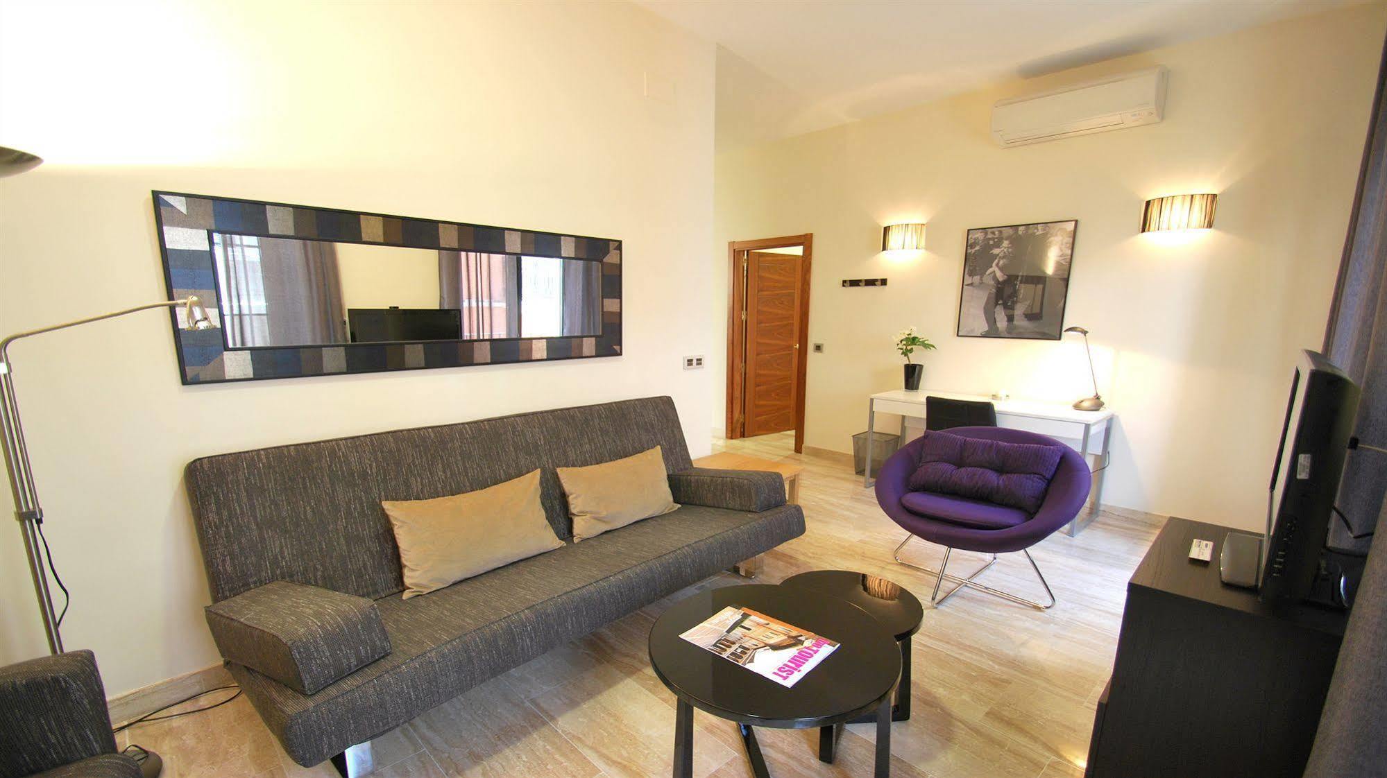 Apartamentos Living Sevilla Centro Maestranza מראה חיצוני תמונה